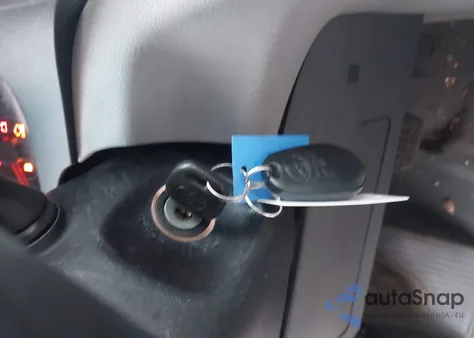 2017 Toyota Sienna Le 8 Passenger z USA, uszkodzony, nr VIN 5TDKZ3DC6HS884832